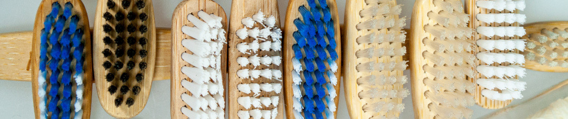 Bambus Zahnbürsten mit unterschiedlichen Borsten