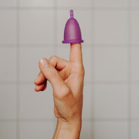 Menstruationstasse TPE Violett Stiel M - DEL